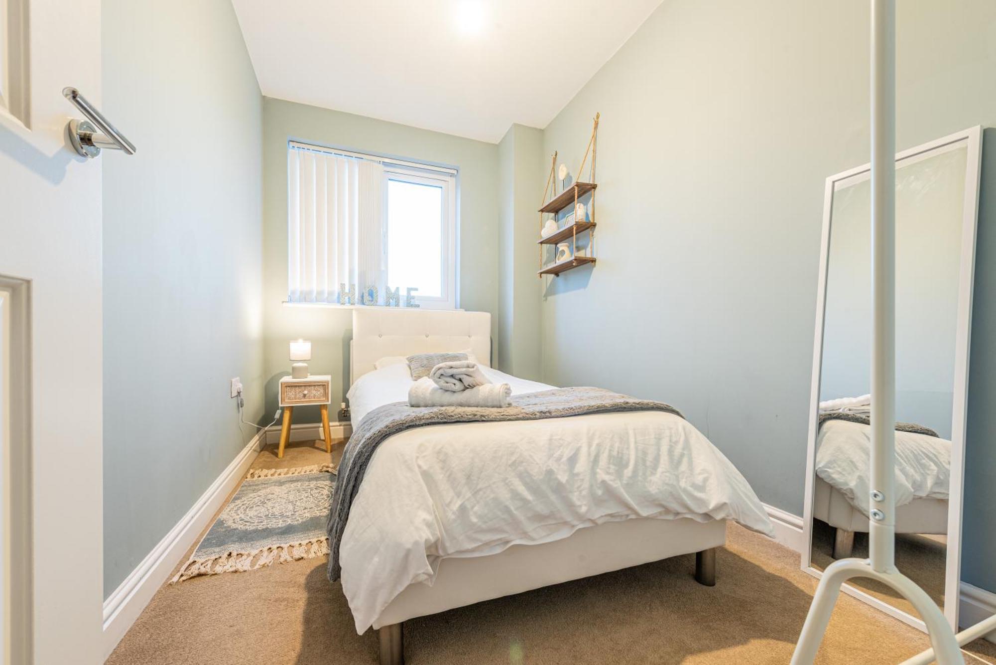 4 Bedroom Town House- Free Parking, Perfect For Families And Contractors * Manchester