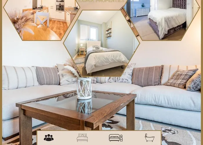 4 Bedroom Town House- Free Parking, Perfect For Families And Contractors